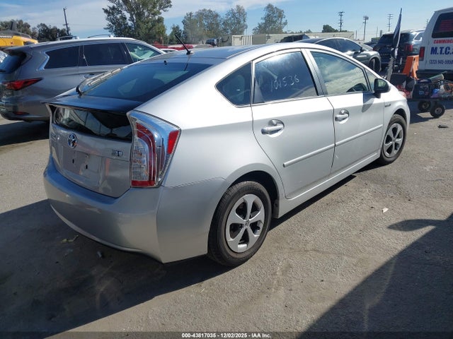 Toyota Prius 2015 JTDKN3DU9F0395944 Image 4