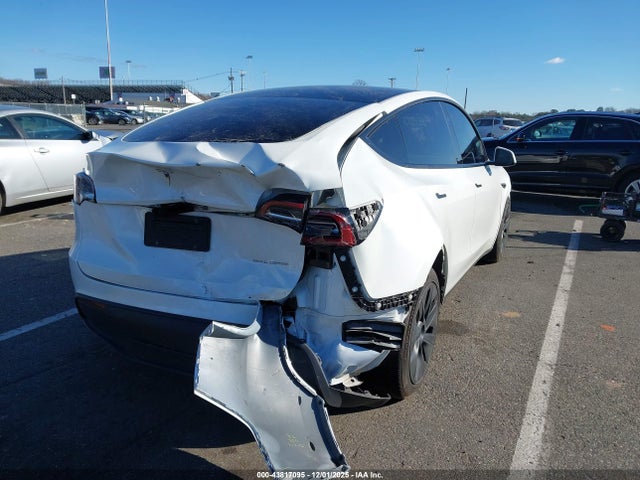 2025 TESLA MODEL Y 7SAYGDEE3SF223490 Photo 3