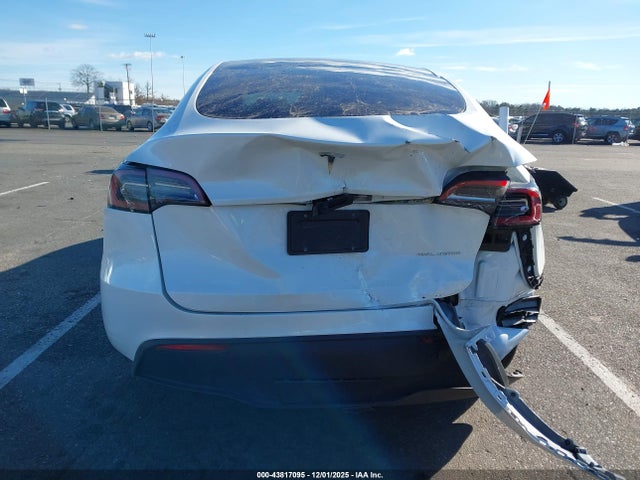 2025 TESLA MODEL Y 7SAYGDEE3SF223490 Photo 5