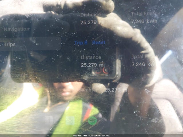 2025 TESLA MODEL Y 7SAYGDEE3SF223490 Photo 6