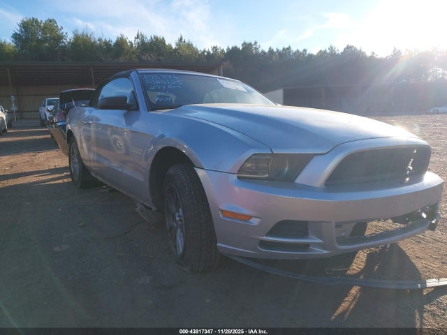 Продажа на аукционе авто 2014 Ford Mustang V6, vin: 1ZVBP8EM1E5205848, номер лота: 43817347