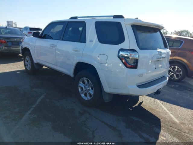 2020 TOYOTA 4RUNNER JTEBU5JR9L5778727 Photo 2