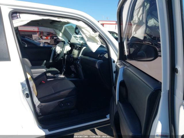 2020 TOYOTA 4RUNNER JTEBU5JR9L5778727 Photo 4