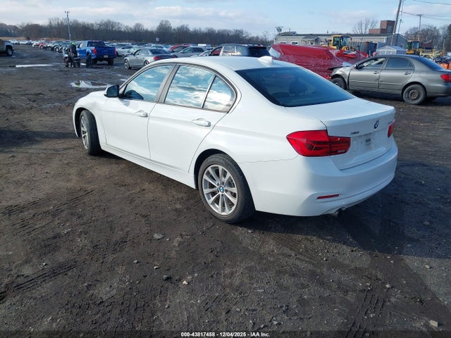 2018 BMW 320I WBA8A3C59JA492478 Photo 2