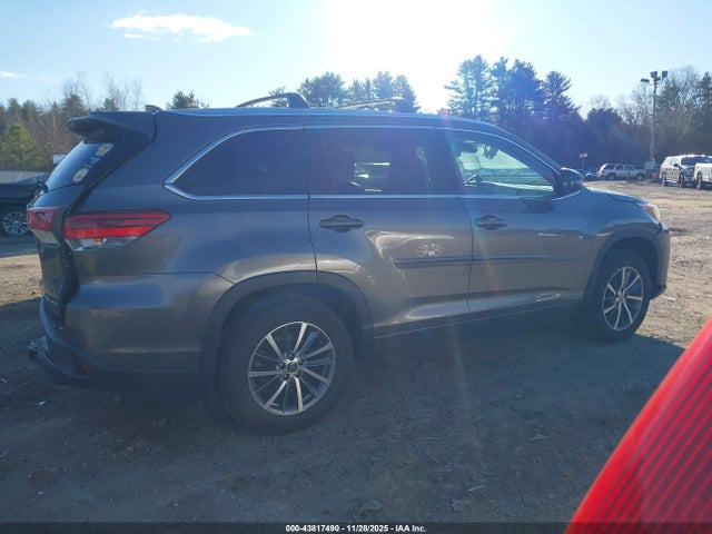 5TDJZRFH1JS902988 Toyota Highlander Xle