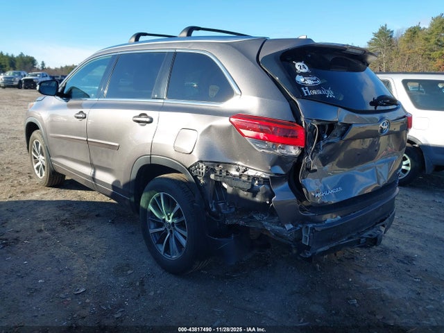 5TDJZRFH1JS902988 Toyota Highlander Xle