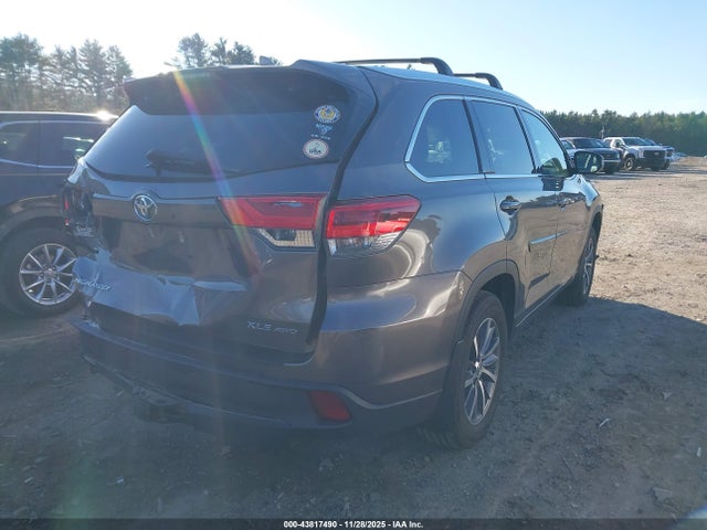 5TDJZRFH1JS902988 Toyota Highlander Xle