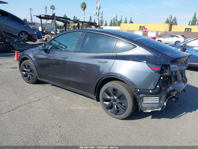 2024 TESLA MODEL Y 7SAYGDED8RF115772 Photo 2