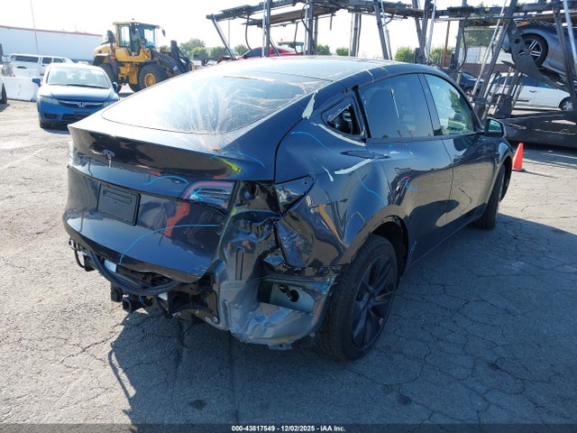 2024 TESLA MODEL Y 7SAYGDED8RF115772 Photo 3