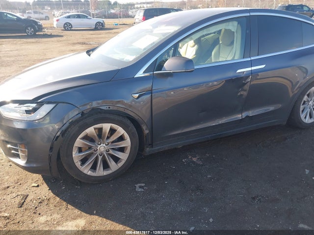 2017 TESLA MODEL X 5YJXCAE27HF051515 Photo 5