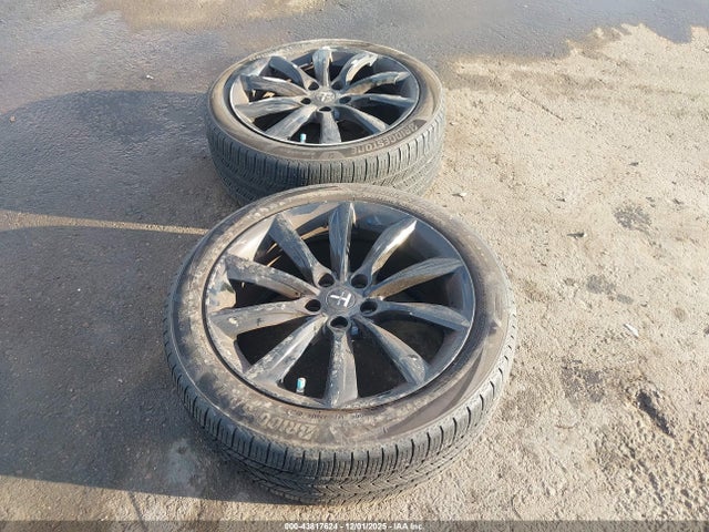 43817624 :رقم المزاد ، 5YJSA1E17HF180281 vin ، 2017 Tesla Model S 60/75 مزاد بيع