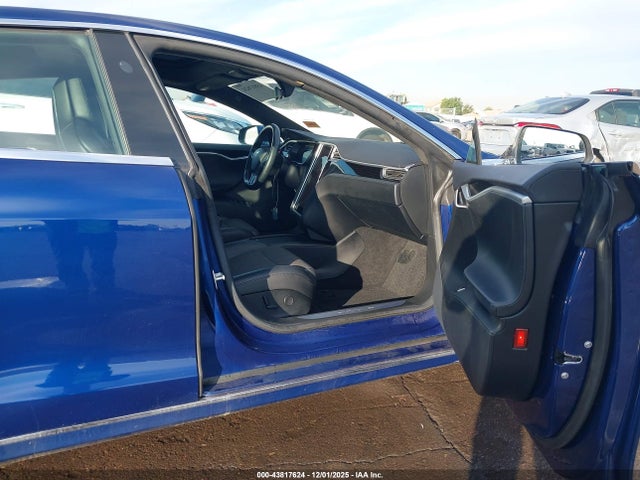 43817624 :رقم المزاد ، 5YJSA1E17HF180281 vin ، 2017 Tesla Model S 60/75 مزاد بيع