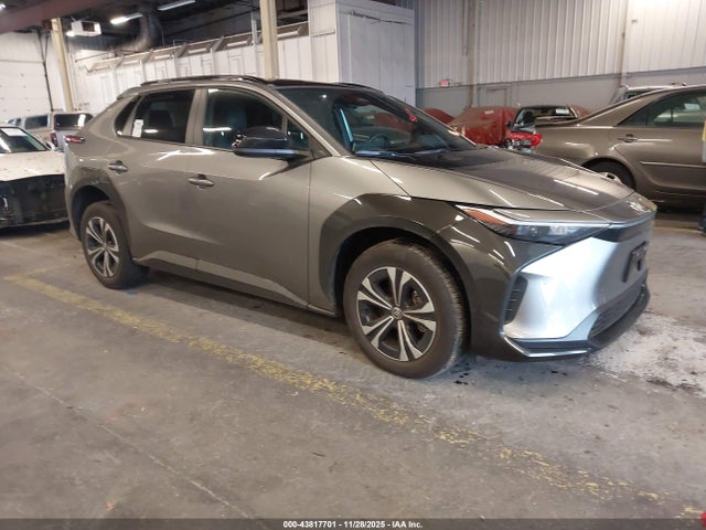 Toyota BZ4X XLE 2024 JTMABACA0RA057329 main image