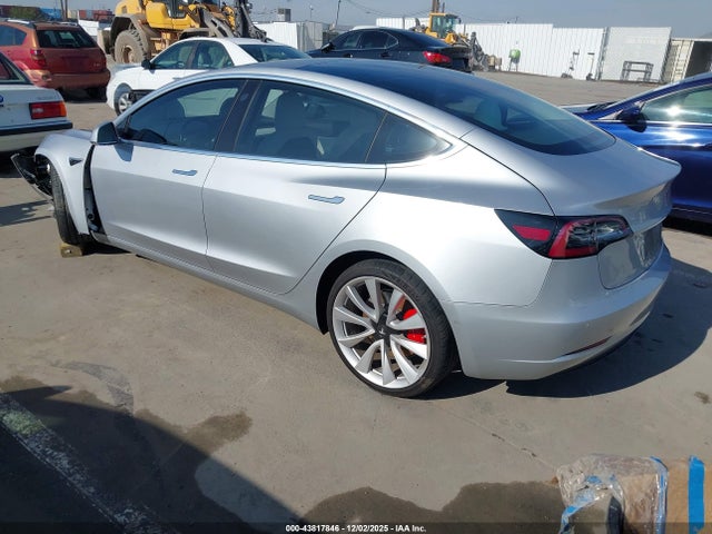 2018 TESLA MODEL 3 5YJ3E1EB1JF074268 Photo 2