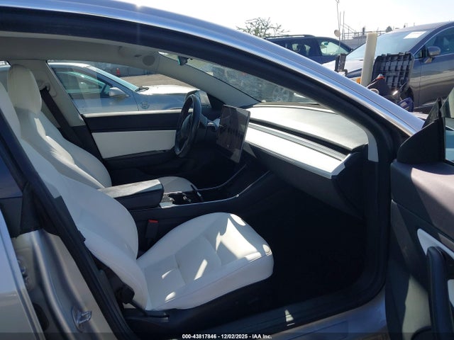 2018 TESLA MODEL 3 5YJ3E1EB1JF074268 Photo 4
