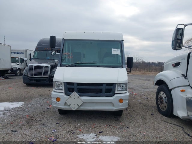 JALB4T17XE7W00385 Isuzu Commercial Van