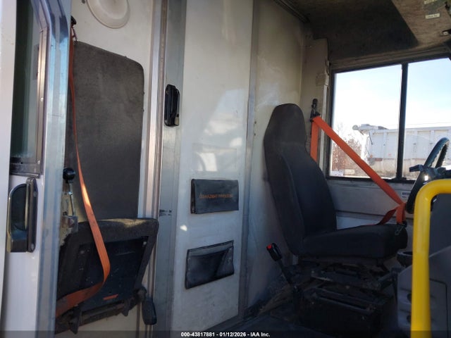 JALB4T17XE7W00385 Isuzu Commercial Van
