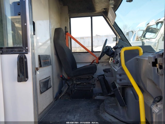 JALB4T17XE7W00385 Isuzu Commercial Van