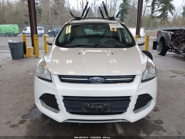 1FMCU9J91EUA22698 Ford Escape Titanium
