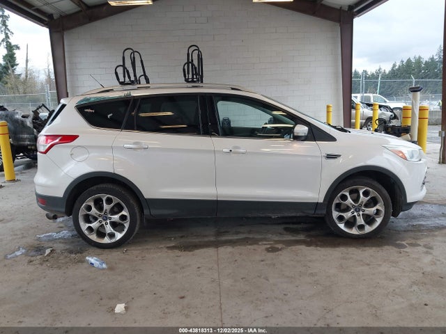 1FMCU9J91EUA22698 Ford Escape Titanium