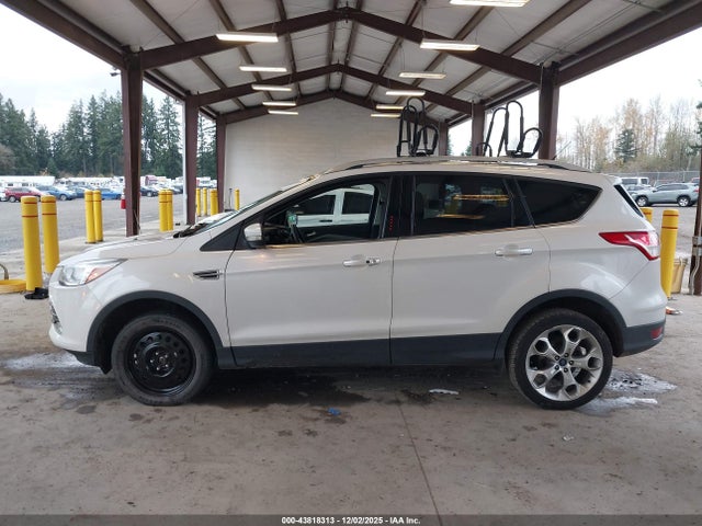 1FMCU9J91EUA22698 Ford Escape Titanium