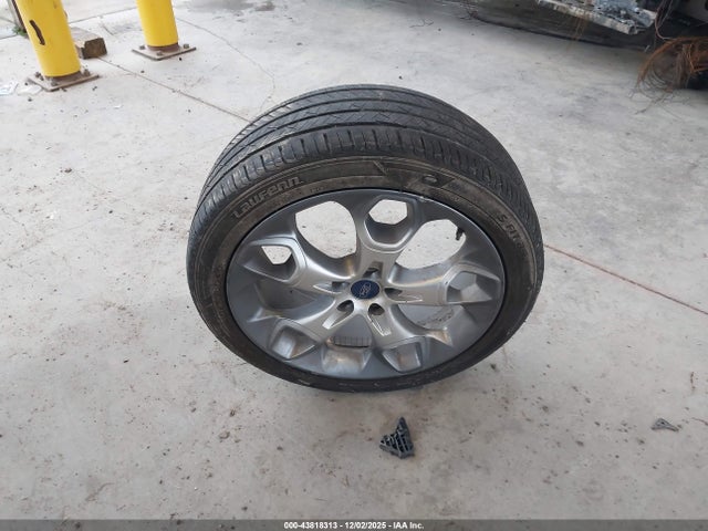 1FMCU9J91EUA22698 Ford Escape Titanium