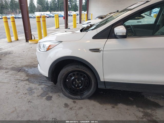 1FMCU9J91EUA22698 Ford Escape Titanium