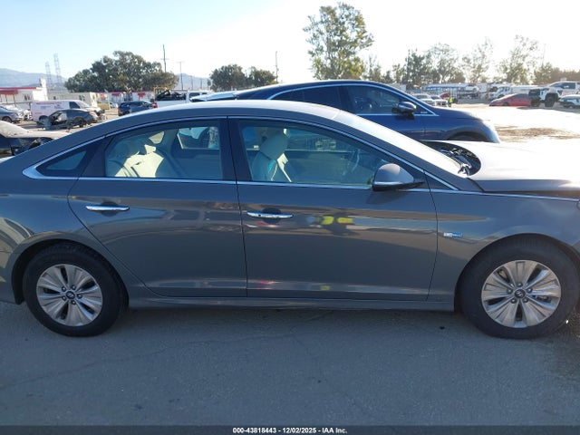 KMHE24L33KA093599 Hyundai Sonata Hybrid Se