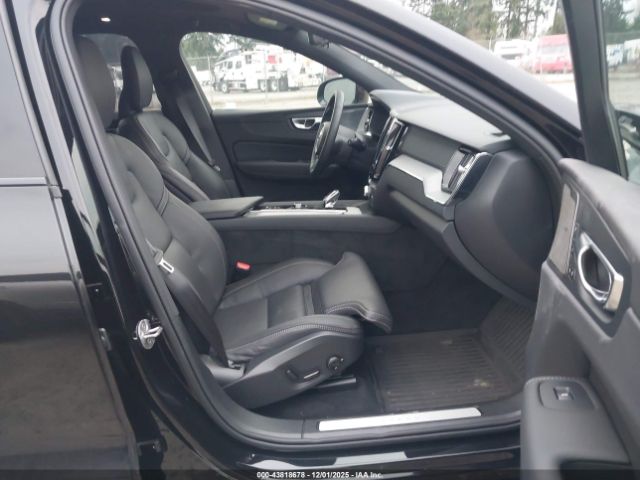 2025 VOLVO XC60 PLUG-IN HYBRID YV4H60RD7S1035586 Photo 4