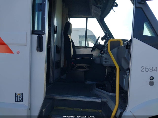 Isuzu NPR 2016 JALB4T171G7W01122 Image 7