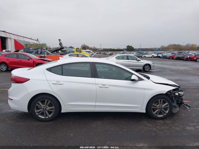 5NPD84LF5JH399445 Hyundai ELANTRA SEL