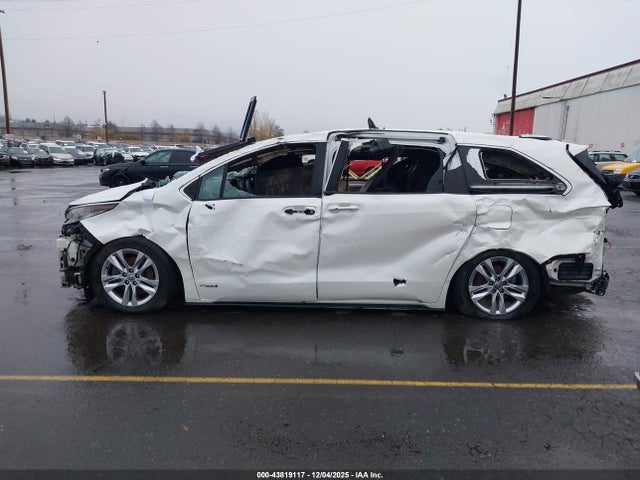 5TDZRKEC3MS010584 Toyota Sienna Limited