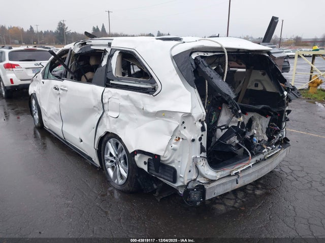 5TDZRKEC3MS010584 Toyota Sienna Limited