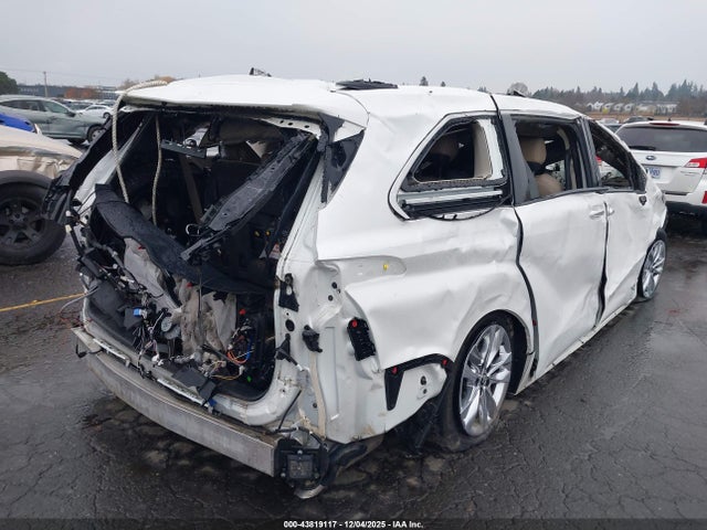 5TDZRKEC3MS010584 Toyota Sienna Limited