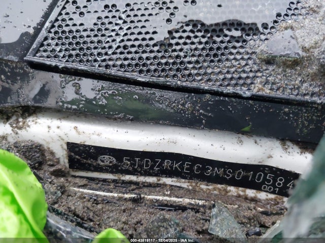 5TDZRKEC3MS010584 Toyota Sienna Limited