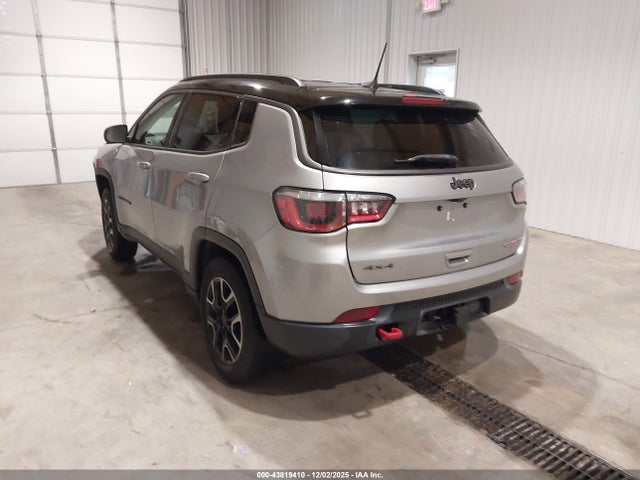 2019 JEEP COMPASS 3C4NJDDB8KT619392 Photo 2