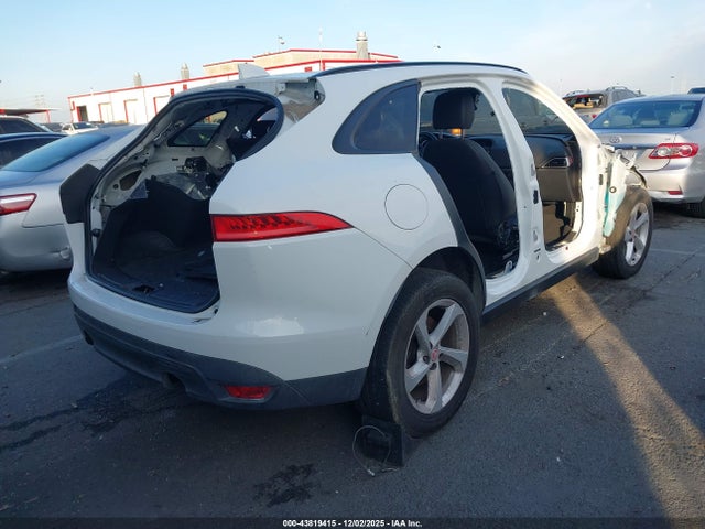 Jaguar F-pace 35t Premium 2017 SADCJ2BV2HA893457 Image 4