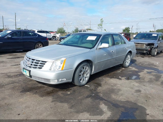 2010 CADILLAC DTS 1G6KA5EY0AU110254 Photo 1