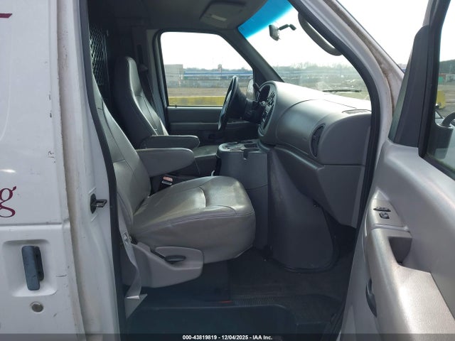43819819 :رقم المزاد ، 1FTRE14282HA75186 vin ، 2002 Ford E-150 Commercial/recreational مزاد بيع