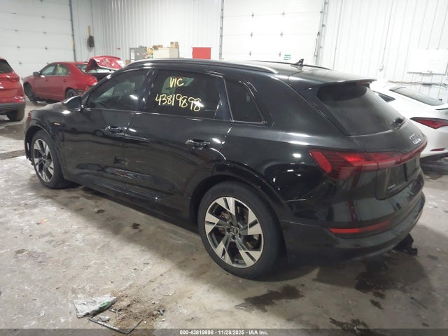 2021 AUDI E-TRON WA1AAAGE8MB008070 Photo 2