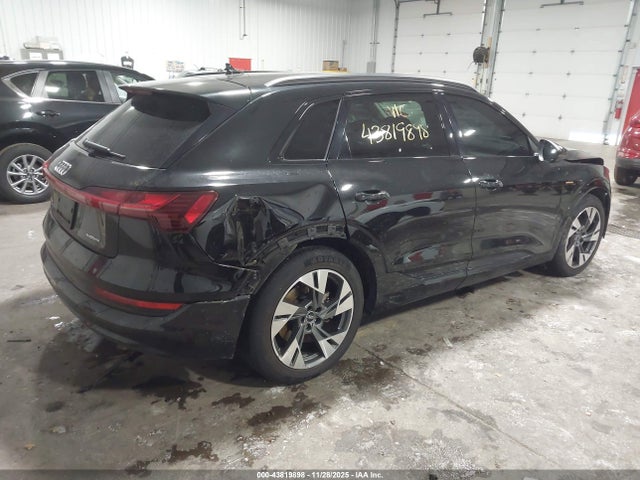 2021 AUDI E-TRON WA1AAAGE8MB008070 Photo 3