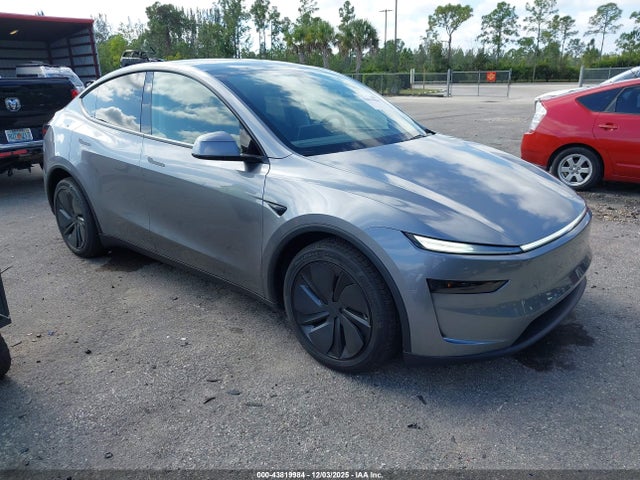 2026 TESLA MODEL Y 7SAYGDEE2TF461462 Photo 0