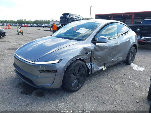 2026 TESLA MODEL Y 7SAYGDEE2TF461462 Photo 1
