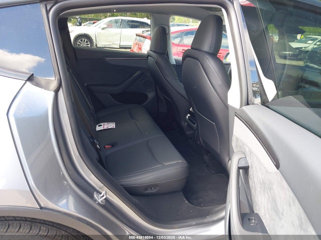 2026 TESLA MODEL Y 7SAYGDEE2TF461462 Photo 7