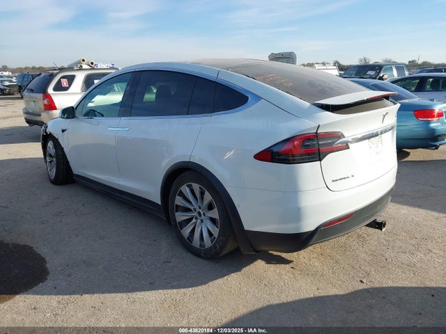 2017 TESLA MODEL X 5YJXCBE22HF049144 Photo 2