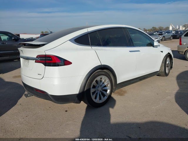 2017 TESLA MODEL X 5YJXCBE22HF049144 Photo 3