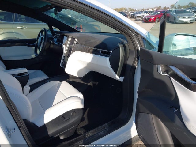 2017 TESLA MODEL X 5YJXCBE22HF049144 Photo 4