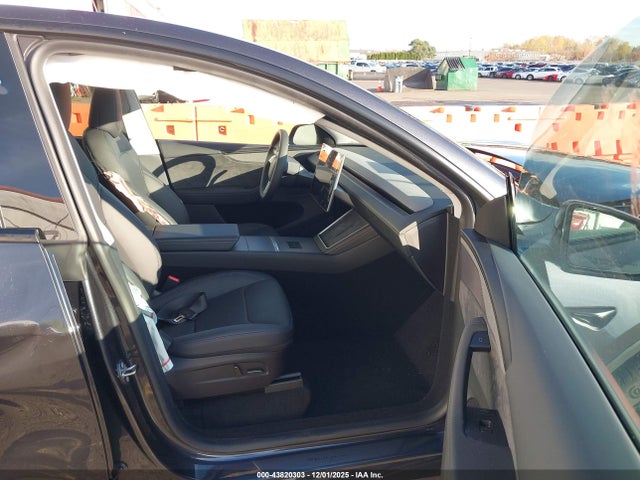 2026 TESLA MODEL Y 7SAYGDEE4TF359242 Photo 4