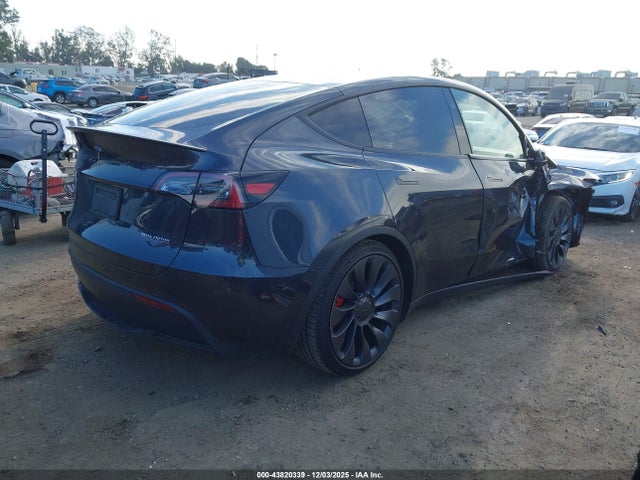 2024 TESLA MODEL Y 7SAYGDEF8RF022204 Photo 3