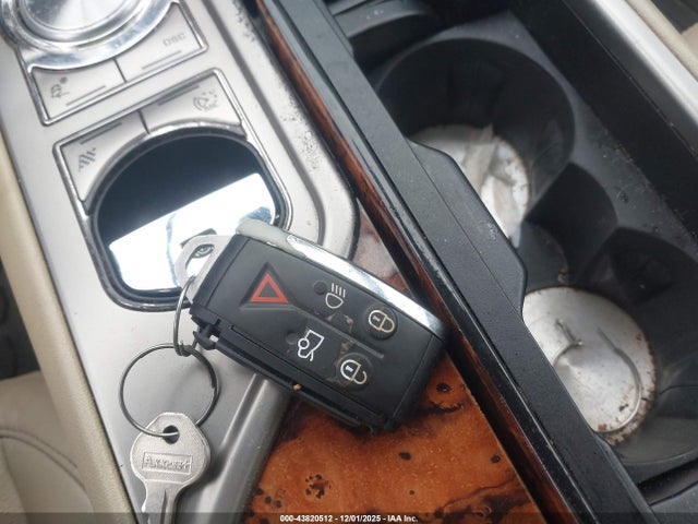 2011 JAGUAR XF SAJWA0FB6BLR87240 Photo 10